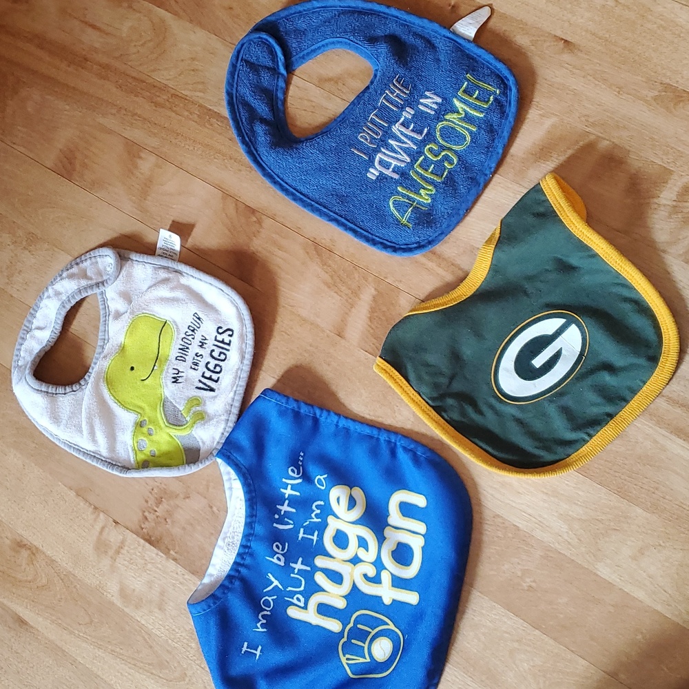 4 Baby bibs